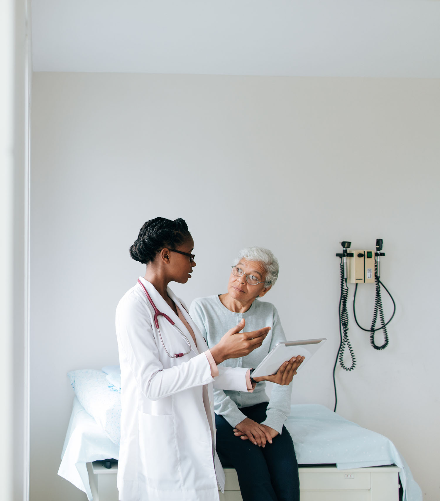 Neurologist consulting with a patient about seizure care